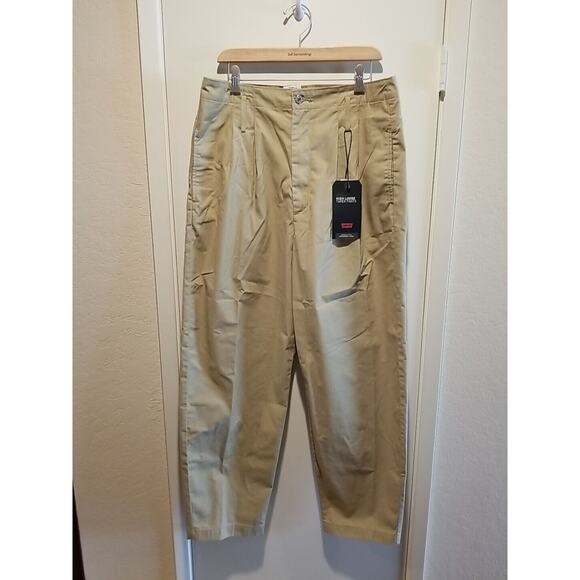 NWT Levis High Rise Loose Tapered Pleated Tan Khaki Pants Size 32 X 30 No Belt - Picture 2 of 12